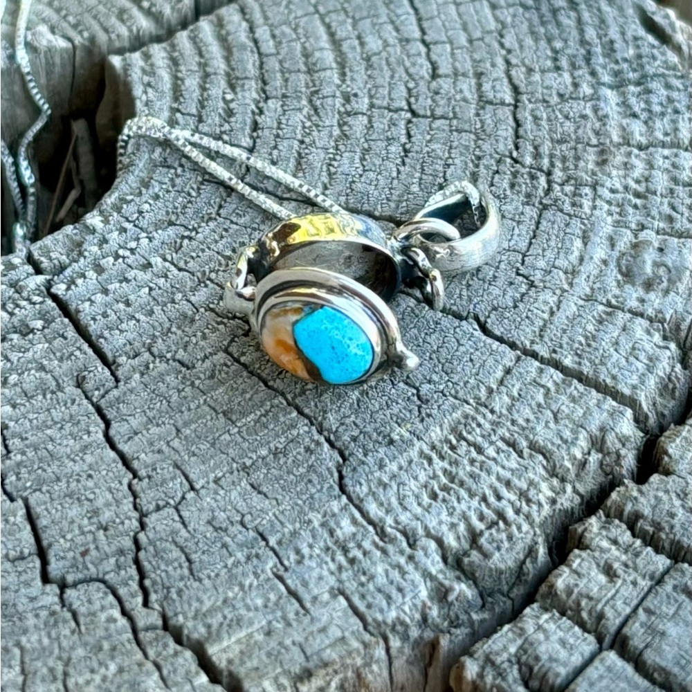 SOLD Spiny Oyster, Turquoise Poison Necklace - Picture 4 of 14